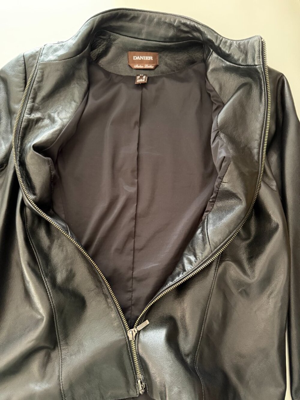 Danier Black Italian Leather Jacket- Made in Canada - Picture 12 of 12